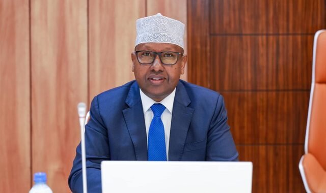 Wasiirka gaashaandhiga ee xukuumadda federaalka Soomaaliya Axmed Macalin Fiqi