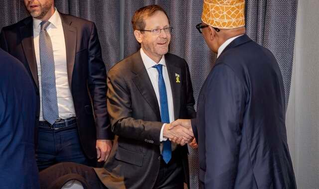Madaxweynaha Somaliland oo magaalada Davos kula kulmay madaxweynaha Israel