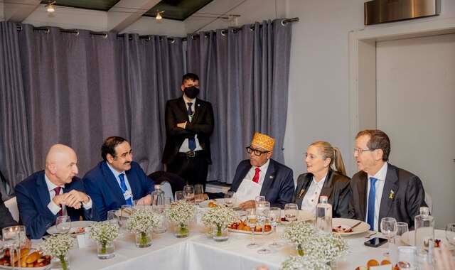 Madaxweynaha Somaliland oo magaalada Davos kula kulmay madaxweynaha Israel