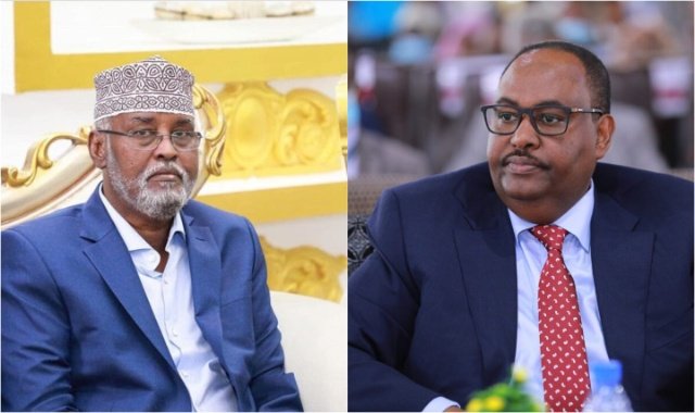 Madaxweynaha Jubbaland Axmed Madoobe (Bidix) iyo Madaxweynaha Puntland Saciid Deni (Midig)