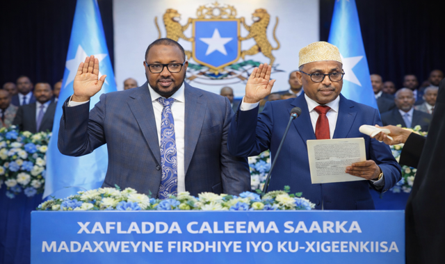 Madaxweyne Firdhiye iyo ku-xigeenkiisa oo lagu caleema saaray Laascaanood