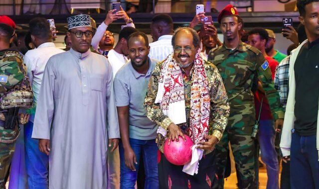Madaxweyne Xasan Sheekh oo booqday qeybo ka mid ah goobaha lagu caweeyo Muqdisho