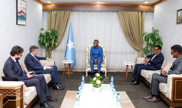 Ra'iisul wasaare Xamse oo maanta xafiiskiisa ku qaabilay wafdi ka socda Turkiga