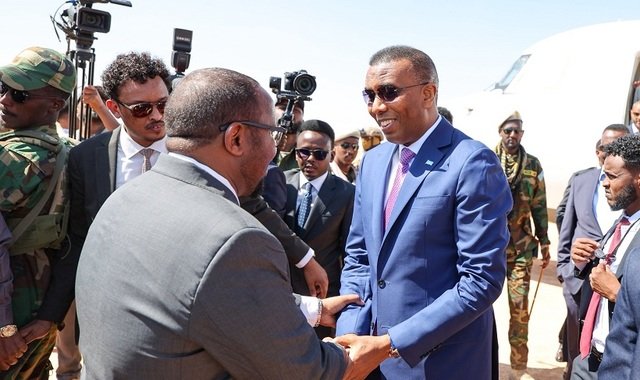 Ra'iisul wasaare Xamse Cabdi Barre oo soo gaaray magaalada Laascaanood