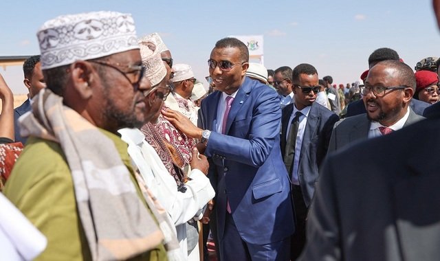 Ra'iisul wasaare Xamse Cabdi Barre oo soo gaaray magaalada Laascaanood