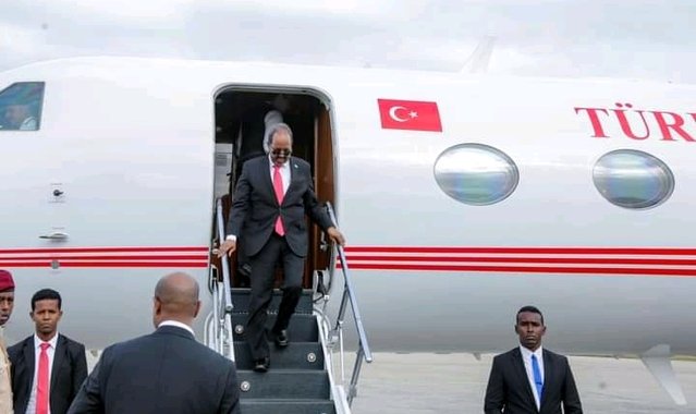 Wafdi uu hoggaaminayo madaxweyne Xasan Sheekh oo dib ugu soo laabtay Muqdisho