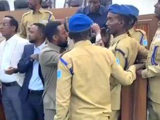 Kulankii baarlamaanka oo fashil kusoo idlaaday kadib markii uu buuq ka dhex dhacay