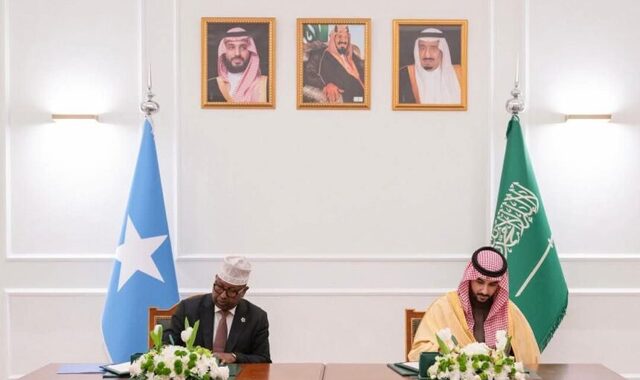 Soomaaliya iyo Sucuudiga oo kala saxiixday heshiis iskaashi dhinaca milateriga