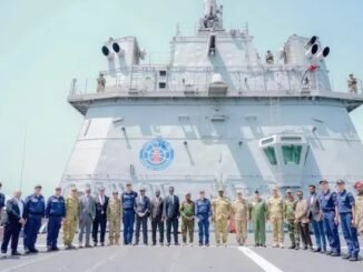 Maraakiib dagaal oo ay leeyihiin ciidanka Turkiga oo kusoo xirtay dekedda Muqdisho