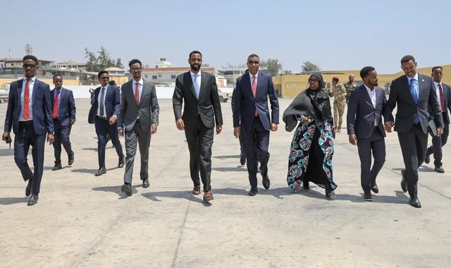 Ra'iisul wasaare Xamse Cabdi oo kormeer shaqo ku tagay garoonka Aadan Cadde ee Muqdisho