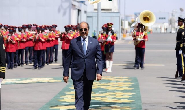 Wafdi uu hoggaaminayo madaxweyne Xasan Sheekh oo gaaray dalka Itoobiya