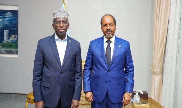 Madaxweyne Xasan Sheekh oo kulan la yeeshay siyaasiyiinta mucaaradka ee uu ku haybta yahay