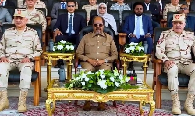 Madaxweyne Xasan Sheekh oo ka qeyb galay dhoolatuska ciidamada Masar ee loo soo dirayo Soomaaliya