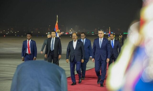 Madaxweyne Xasan Sheekh oo gaaray Masar iyo kullan uu la yeelan doonno C/fitaax Al-Sisi