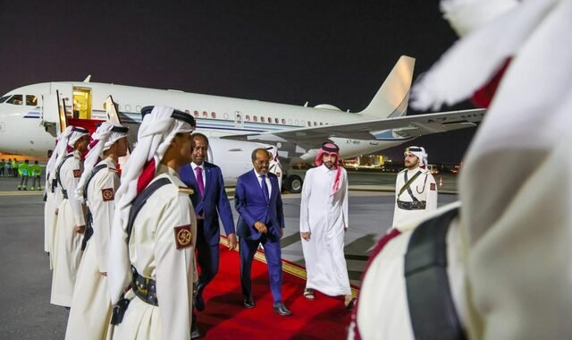 Wafdi uu hoggaaminayo madaxweyne Xasan Sheekh oo gaaray magaalada Doha