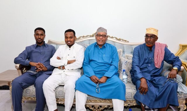 Aadan Madoobe oo kulan wadatashi ah la qaatay odayaasha dhaqanka Koonfur Galbeed