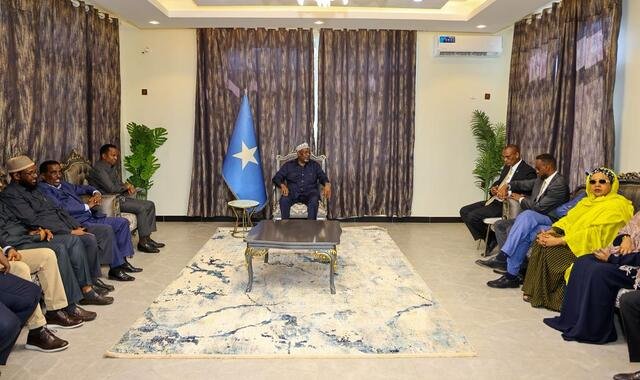 Wafdi uu hoggaaminayo Aadan Madoobe oo maanta gaaray magaalada Baydhabo