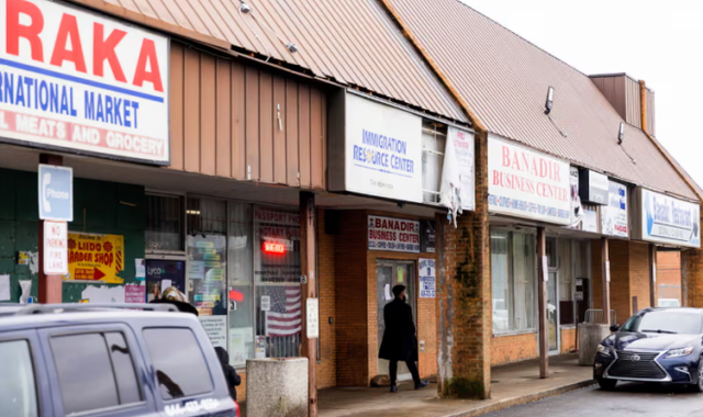 Somali Americans hounded by ICE and rightwing 'influencers' on edge in Ohio: 'I am scared to go outside'