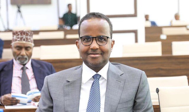 Xildhibaan Odowaa oo iska casilay xilkii uu ka hayay xisbiga madaxweyne Xasan Sheekh