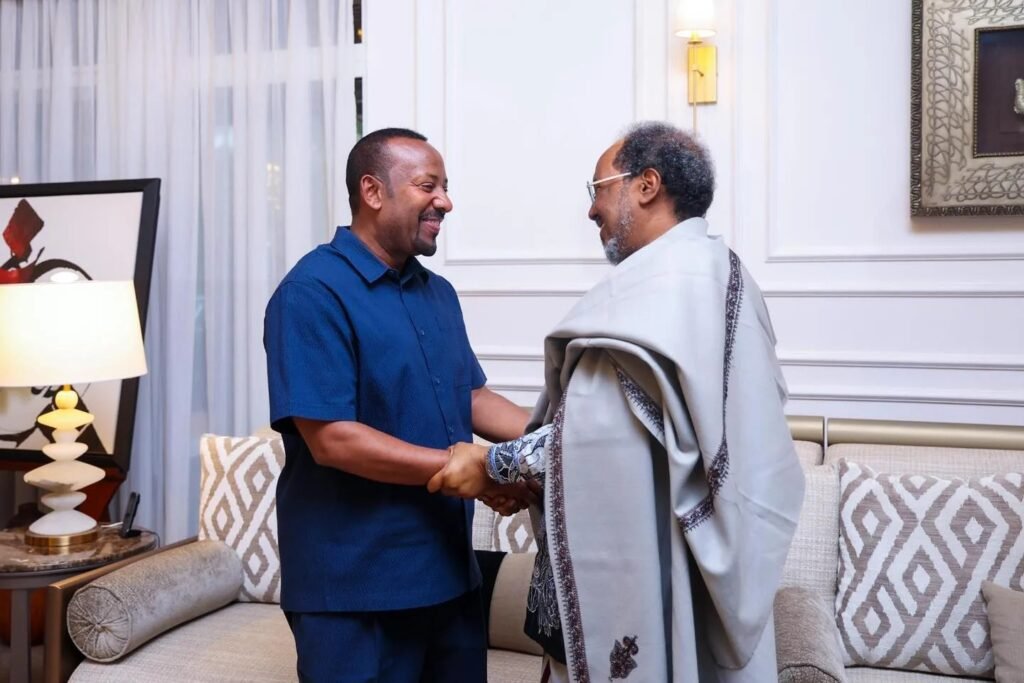 Madaxweyne Xasan Sheekh oo ka qayb-galay kulan saddex-geesood ah oo ka dhacay Jabuuti