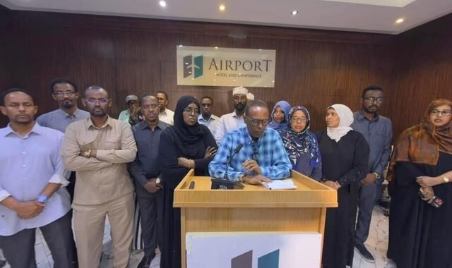 Xildhibaanadii Puntland ee Muqdisho ku xanibnaa oo maanta u safraya Garoowe