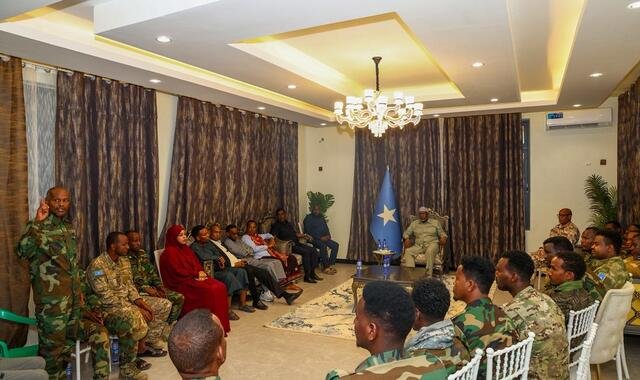 Guddoomiyaha golaha shacabka oo Baydhabo kulan kula yeeshay saraakiisha ciidanka