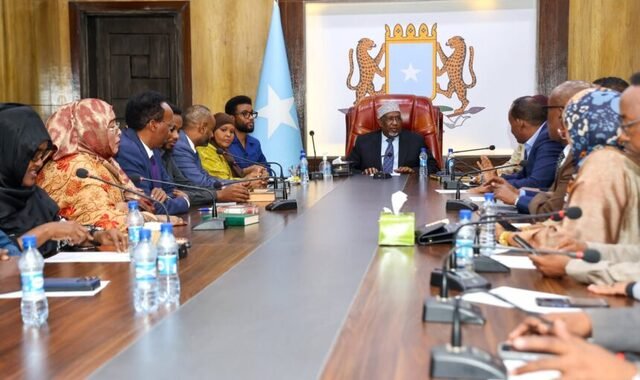 Guddoomiyaha golaha shacabka oo shir guddoomiyay kulan ka dhacay magaalada Muqdisho