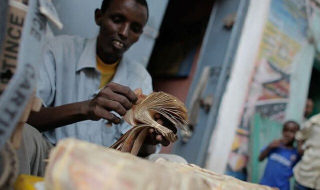 Ganacsatada Muqdisho oo gebi ahaan joojiyay isticmaalka shilling Soomaaliga