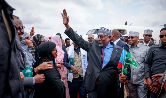 Wafdi uu hoggaaminayo Aadan Madoobe oo si weyn loogu soo dhaweeyay magaalada Baydhabo