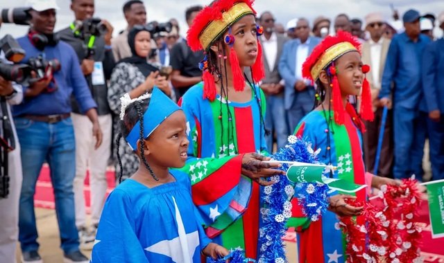 Wafdi uu hoggaaminayo Aadan Madoobe oo si weyn loogu soo dhaweeyay magaalada Baydhabo