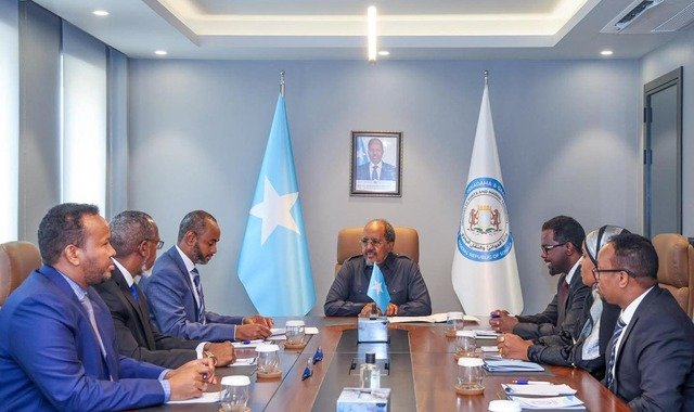 Madaxweyne Xasan Sheekh oo maanta xariga ka jaray xarunta dhexe ee wasaaradda dekedaha