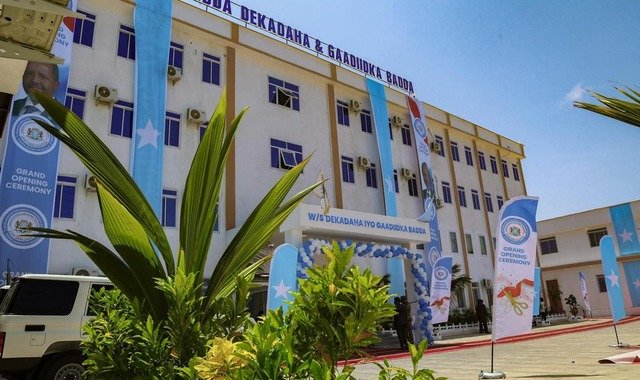 Madaxweyne Xasan Sheekh oo maanta xariga ka jaray xarunta dhexe ee wasaaradda dekedaha