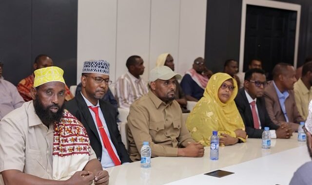 Madaxweyne Xasan Sheekh oo Baydhabo kulan wadatashi ah kula qaatay Odayaasha Dhaqanka Koonfur Galbeed