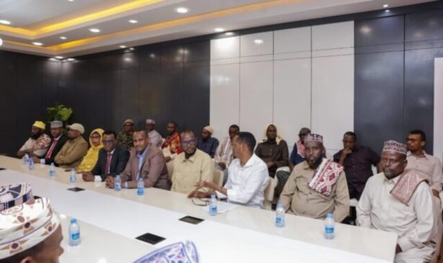 Madaxweyne Xasan Sheekh oo Baydhabo kulan wadatashi ah kula qaatay Odayaasha Dhaqanka Koonfur Galbeed