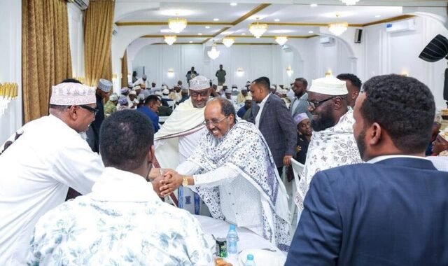 Madaxweyne Xasan Sheekh oo ku adkeystay inuusan marnaba ka tanaasuli doonin hirgelinta doorashooyin qof iyo cod ah
