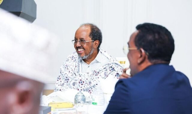 Madaxweyne Xasan Sheekh oo ku adkeystay inuusan marnaba ka tanaasuli doonin hirgelinta doorashooyin qof iyo cod ah