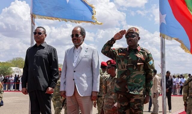 Wafdi uu hoggaaminayo madaxweyne Xasan Sheekh oo gaaray magaalada Baydhabo