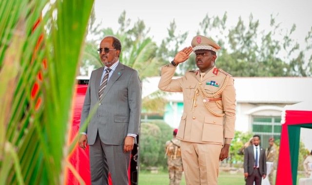 Madaxweyne Xasan Sheekh oo ka qayb galay xuska 66-aad ee aas-aaska ciidanka xoogga dalka Soomaaliyeed