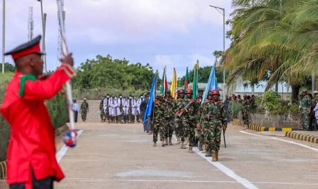 Madaxweyne Xasan Sheekh oo ka qeyb galay xuska 66-aad ee aas-aaska ciidanka xoogga dalka Soomaaliyeed