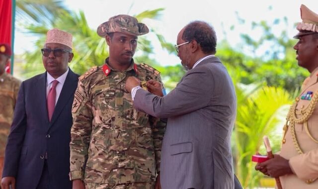 Madaxweyne Xasan Sheekh oo ka qayb galay xuska 66-aad ee aas-aaska ciidanka xoogga dalka Soomaaliyeed