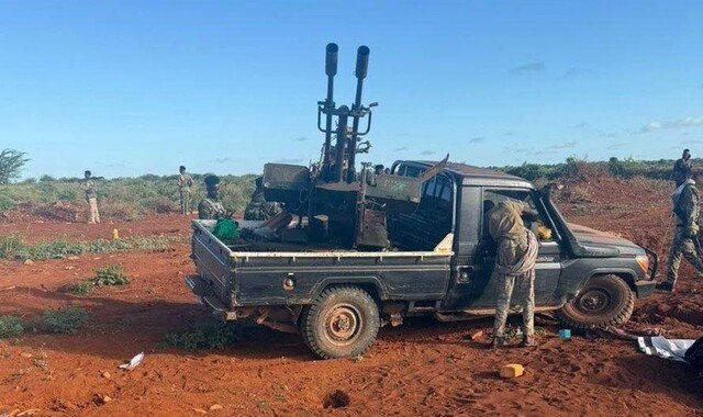 Ciidanka dowladda oo duleedka Baydhabo kasoo qabtay gaari dagaal oo ay ka carareen ciidankii Laftagareen