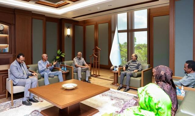 Madaxweyne Xasan Sheekh oo kulan la yeeshay xubno ka tirsan bulshada rayidka