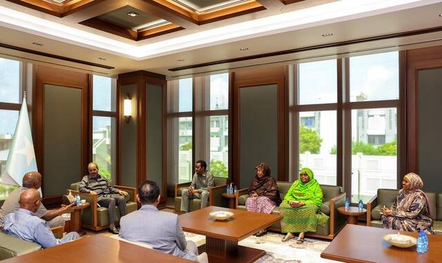 Madaxweyne Xasan Sheekh oo kulan la yeeshay xubno ka tirsan bulshada rayidka