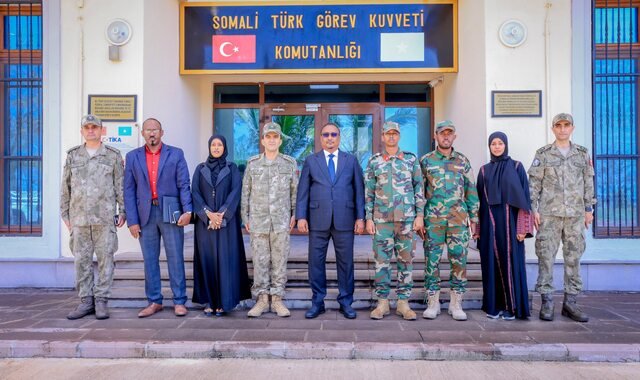 Guddoomiyaha gobolka Banaadir oo maanta kormeer ku tagay xerada tababarka TurkSom