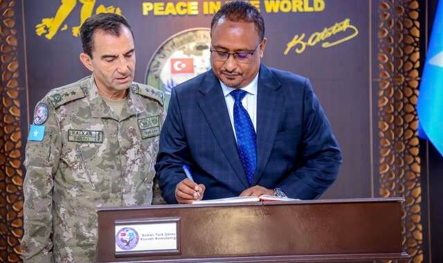 Guddoomiyaha gobolka Banaadir oo maanta kormeer ku tagay xerada tababarka TurkSom