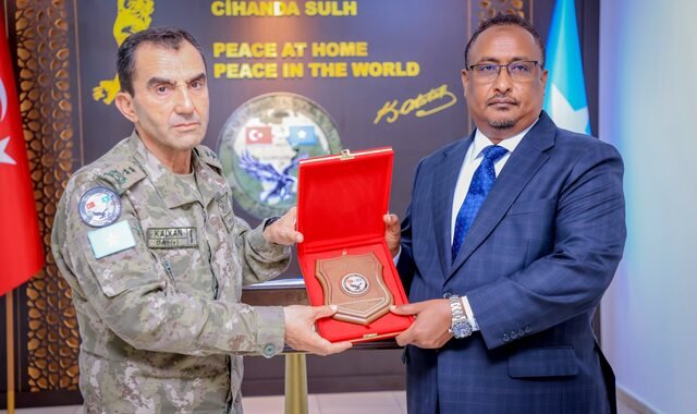Guddoomiyaha gobolka Banaadir oo maanta kormeer ku tagay xerada tababarka TurkSom
