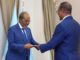 Madaxweyne Xasan Sheekh oo warqadaha danjirenimo ka guddoomay safiirka cusub ee Jabuuti