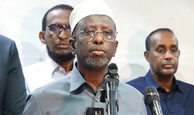 Sheekh Shariif oo sheegay in dowladda ay dhibaato culus ku hayso shacabka Muqdisho