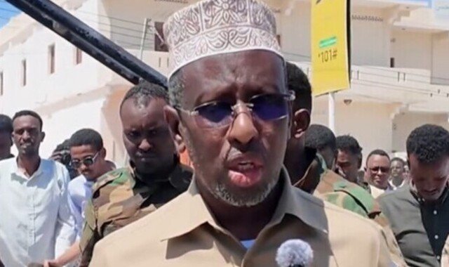 Sheekh Shariif oo ku eedeeyay dowladda federaalka inay carqaladeysay banaanbixii mucaaradka