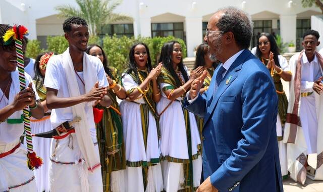 Madaxweyne Xasan Sheekh oo ka qayb galay caleema-saarka madaxweynaha Jabuuti